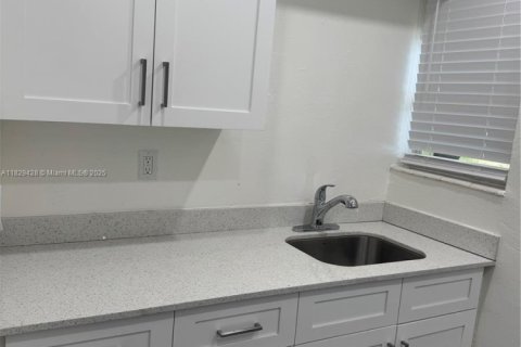 Apartment in Fort Lauderdale, Florida 2 bedrooms, 60.57 sq.m. № 1960495 - photo 9