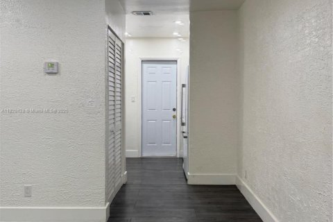 Apartment in Fort Lauderdale, Florida 2 bedrooms, 60.57 sq.m. № 1960495 - photo 8