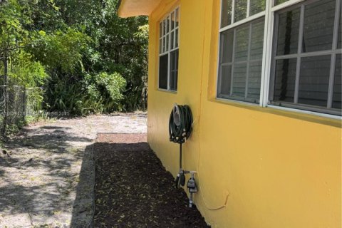 Apartment in Fort Lauderdale, Florida 2 bedrooms, 60.57 sq.m. № 1960495 - photo 2