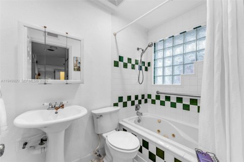 Купить виллу или дом в Хомстед, Флорида 2 спальни, 125.23м2, № 2078919 - фото 18