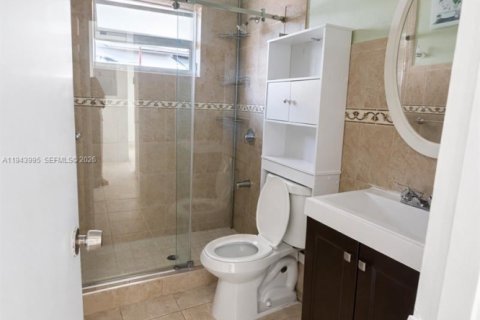 House in Sweetwater, Florida 2 bedrooms, 158.03 sq.m. № 2001016 - photo 4