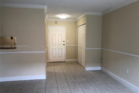 Condominio en alquiler en Miami, Florida, 1 dormitorio, 70.61 m2 № 2046983 - foto 6