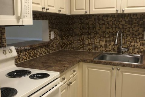 Condominio en alquiler en Miami, Florida, 1 dormitorio, 70.61 m2 № 2046983 - foto 3