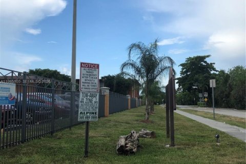 Condominio en Miami, Florida, 1 dormitorio  № 2046983