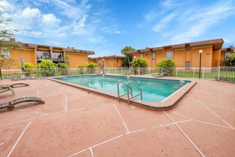 Condominio en alquiler en Miami, Florida, 1 dormitorio, 70.61 m2 № 2046983 - foto 16