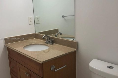 Condominio en alquiler en Miami, Florida, 1 dormitorio, 70.61 m2 № 2046983 - foto 9