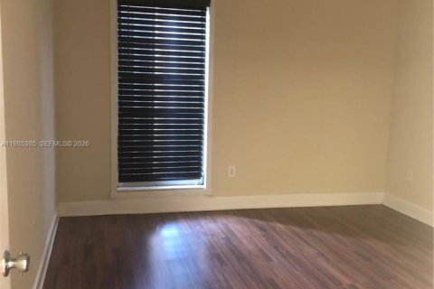 Condominio en alquiler en Miami, Florida, 1 dormitorio, 70.61 m2 № 2046983 - foto 10