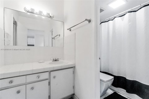 Condo in Miami Beach, Florida, 1 bedroom № 1963282 - photo 11