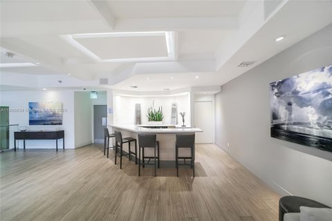 Condo in Miami Beach, Florida, 1 bedroom № 1963282 - photo 17