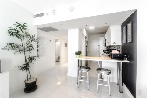 Condo in Miami Beach, Florida, 1 bedroom № 1963282 - photo 5