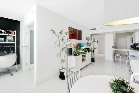 Condo in Miami Beach, Florida, 1 bedroom № 1963282 - photo 4