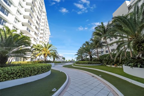 Condo in Miami Beach, Florida, 1 bedroom № 1963282 - photo 14