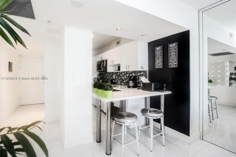 Condo in Miami Beach, Florida, 1 bedroom № 1963282 - photo 7