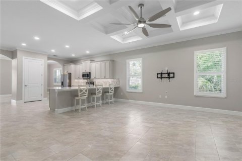 House in Palm Coast, Florida 4 bedrooms, 207.08 sq.m. № 2208043 - photo 16