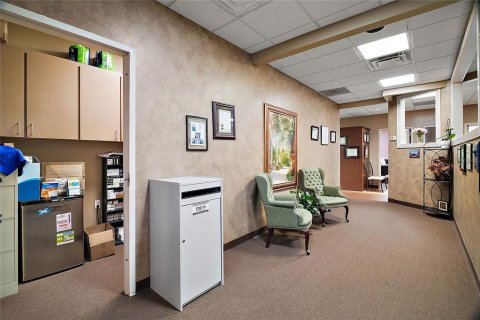 Propiedad comercial en alquiler en Tavares, Florida, 932 m2 № 1787470 - foto 9