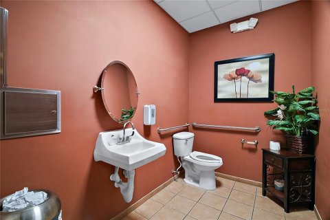 Propiedad comercial en alquiler en Tavares, Florida, 932 m2 № 1787470 - foto 7