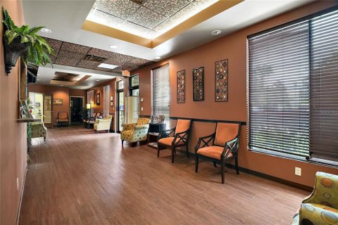 Propiedad comercial en alquiler en Tavares, Florida, 932 m2 № 1787470 - foto 4