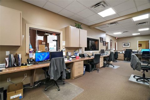 Propiedad comercial en alquiler en Tavares, Florida, 932 m2 № 1787470 - foto 10
