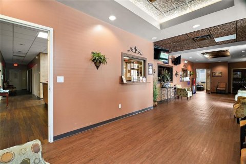 Propiedad comercial en alquiler en Tavares, Florida, 932 m2 № 1787470 - foto 5