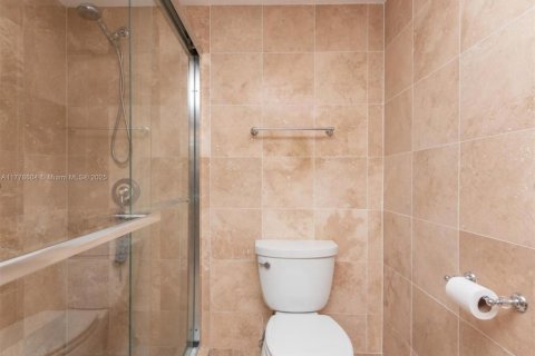 Condo in Hallandale Beach, Florida, 2 bedrooms  № 1871520 - photo 14