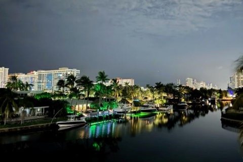 Condo in Hallandale Beach, Florida, 2 bedrooms  № 1871520 - photo 26