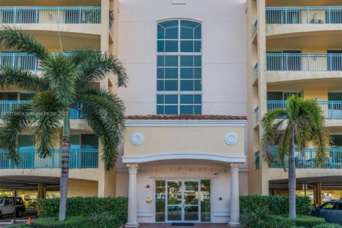 Condo in Hallandale Beach, Florida, 2 bedrooms  № 1871520 - photo 23