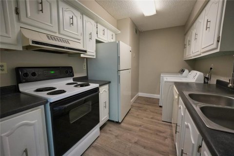 Condo in Altamonte Springs, Florida, 2 bedrooms  № 2215178 - photo 8