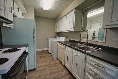 Condo in Altamonte Springs, Florida, 2 bedrooms  № 2215178 - photo 7