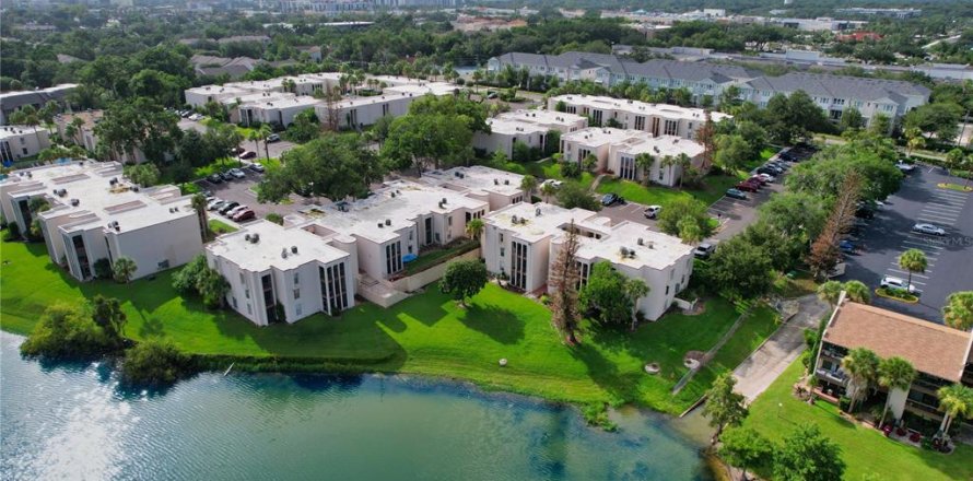 Condo in Altamonte Springs, Florida, 2 bedrooms  № 2215178