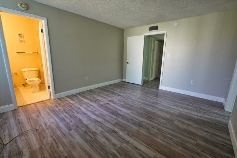 Condo in Altamonte Springs, Florida, 2 bedrooms  № 2215178 - photo 15