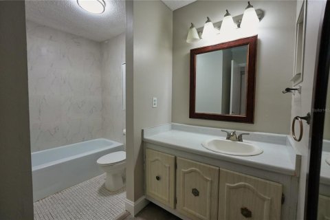 Condo in Altamonte Springs, Florida, 2 bedrooms  № 2215178 - photo 12