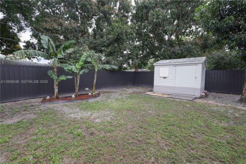 Villa ou maison à vendre à Miami Gardens, Floride: 3 chambres, 80.27 m2 № 2012434 - photo 16