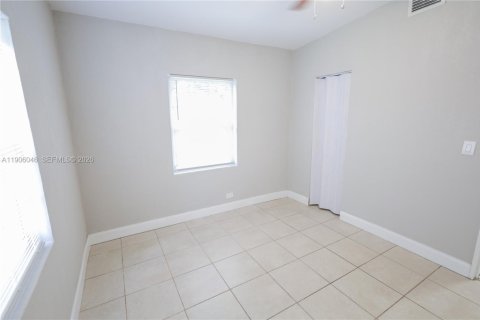 Villa ou maison à vendre à Miami Gardens, Floride: 3 chambres, 80.27 m2 № 2012434 - photo 11