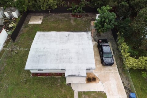 Villa ou maison à vendre à Miami Gardens, Floride: 3 chambres, 80.27 m2 № 2012434 - photo 21