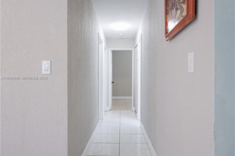 Villa ou maison à vendre à Miami Gardens, Floride: 3 chambres, 80.27 m2 № 2012434 - photo 14