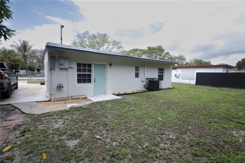 Villa ou maison à vendre à Miami Gardens, Floride: 3 chambres, 80.27 m2 № 2012434 - photo 17