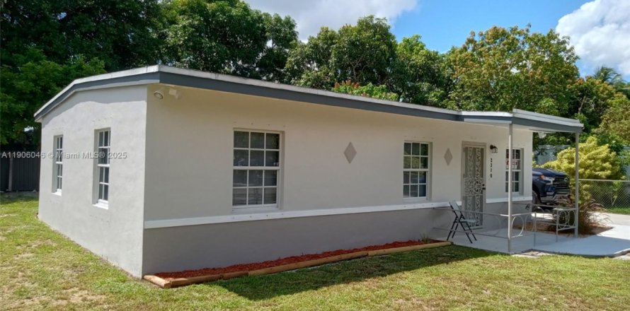 Casa en Miami Gardens, Florida 3 dormitorios, 80.27 m2 № 2012434