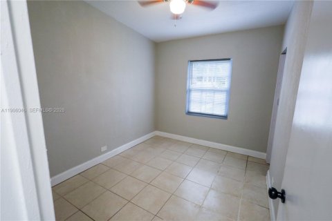 Villa ou maison à vendre à Miami Gardens, Floride: 3 chambres, 80.27 m2 № 2012434 - photo 7