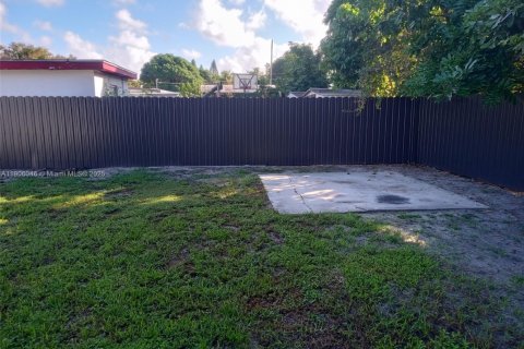 Casa en venta en Miami Gardens, Florida, 3 dormitorios, 80.27 m2 № 2012434 - foto 3