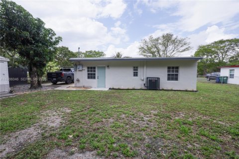 Villa ou maison à vendre à Miami Gardens, Floride: 3 chambres, 80.27 m2 № 2012434 - photo 19