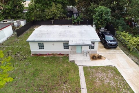Villa ou maison à vendre à Miami Gardens, Floride: 3 chambres, 80.27 m2 № 2012434 - photo 20