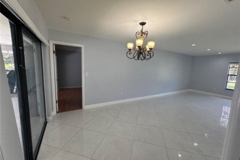 House in Palm Harbor, Florida 3 bedrooms, 190.82 sq.m. № 1893966 - photo 3