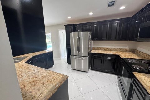 House in Palm Harbor, Florida 3 bedrooms, 190.82 sq.m. № 1893966 - photo 7