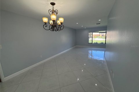 House in Palm Harbor, Florida 3 bedrooms, 190.82 sq.m. № 1893966 - photo 16