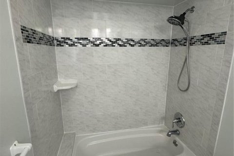 House in Palm Harbor, Florida 3 bedrooms, 190.82 sq.m. № 1893966 - photo 13