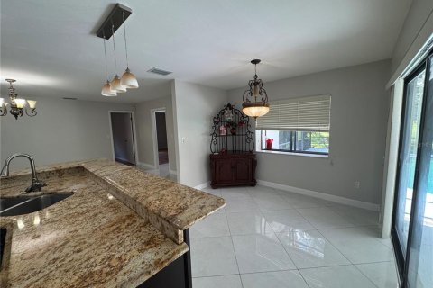 House in Palm Harbor, Florida 3 bedrooms, 190.82 sq.m. № 1893966 - photo 24