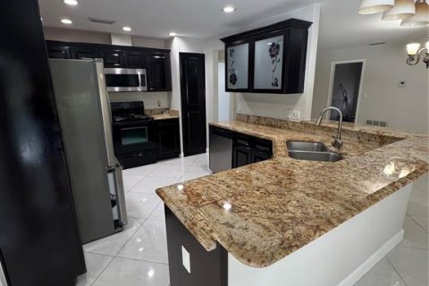 House in Palm Harbor, Florida 3 bedrooms, 190.82 sq.m. № 1893966 - photo 9