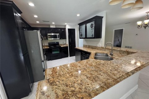 House in Palm Harbor, Florida 3 bedrooms, 190.82 sq.m. № 1893966 - photo 8