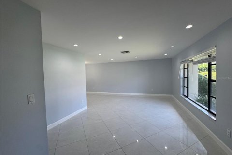 House in Palm Harbor, Florida 3 bedrooms, 190.82 sq.m. № 1893966 - photo 2