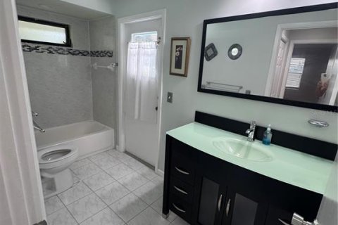 House in Palm Harbor, Florida 3 bedrooms, 190.82 sq.m. № 1893966 - photo 18